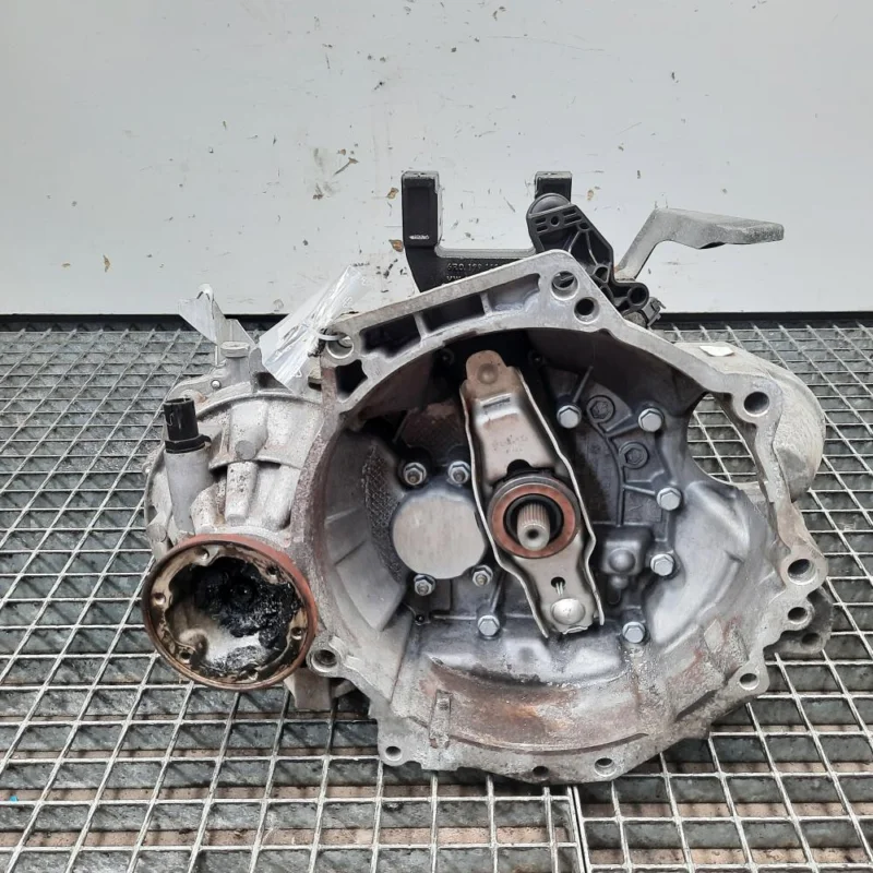 Cutie viteza manuala cu Start-Stop, cod MZM, VW Polo sedan (6R), 1.6 TDI, CAYA, 5 vit man (idi:546617) Ofertă