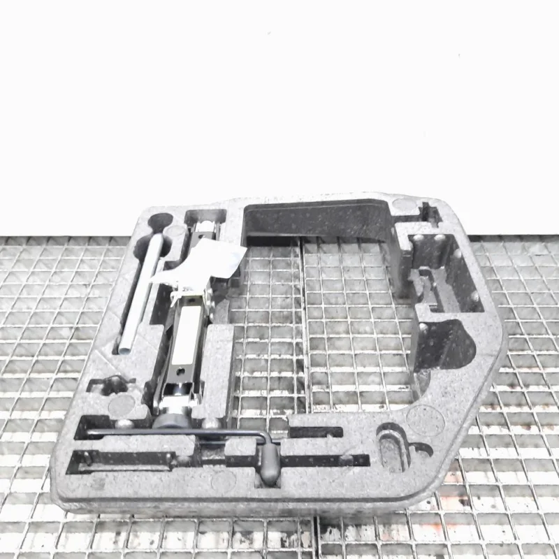 Doar azi Spuma cu cric si cheie, cod 8K0011031G, Audi A5 Cabriolet (8F7) (idi:449537)