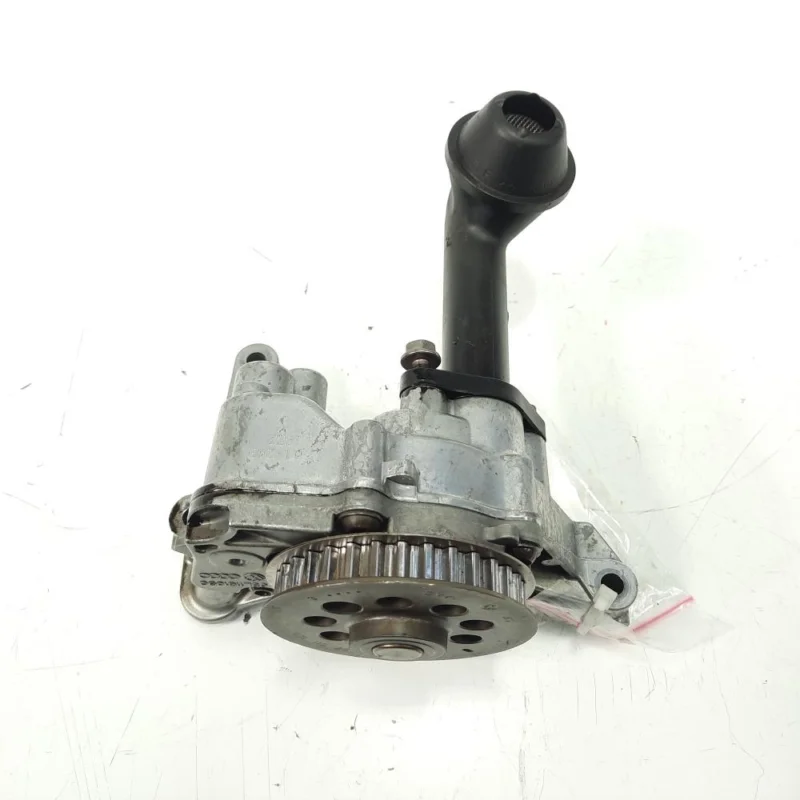 Reducere de preț Pompa ulei, cod 03L115105C, Seat Leon (1P1), 1.6 TDI, CAY (pr:110747)