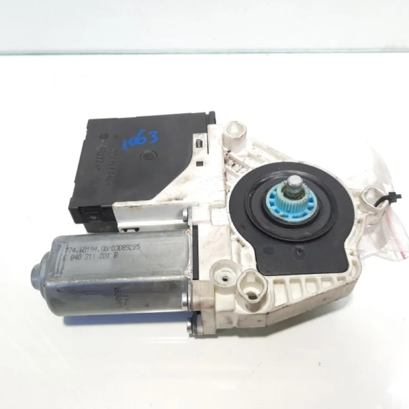 Retur gratuit Motoras macara dreapta fata, cod 1Q0959701H, Vw Scirocco (137) (id:478259)