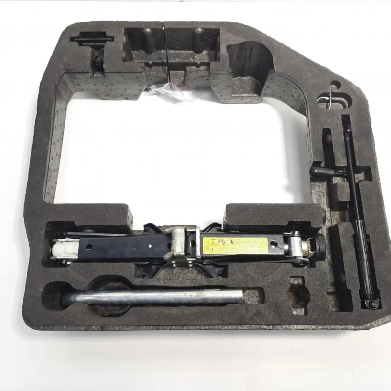 Cric cu spuma si cheie, cod 8T0012109A, Audi A5 Sportback (8TA) (idi:468238) Reduceri