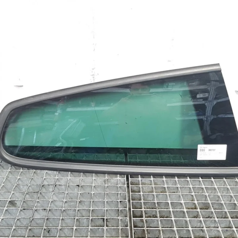 Geam fix caroserie dreapta spate, Vw Scirocco (137) (id:382737) Doar azi