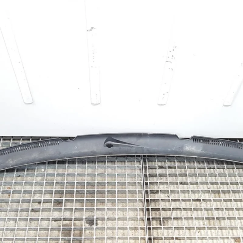 Bestseller Grila stergatoare fata, Audi A8 (4E) cod 4E1819403F (id:364916)